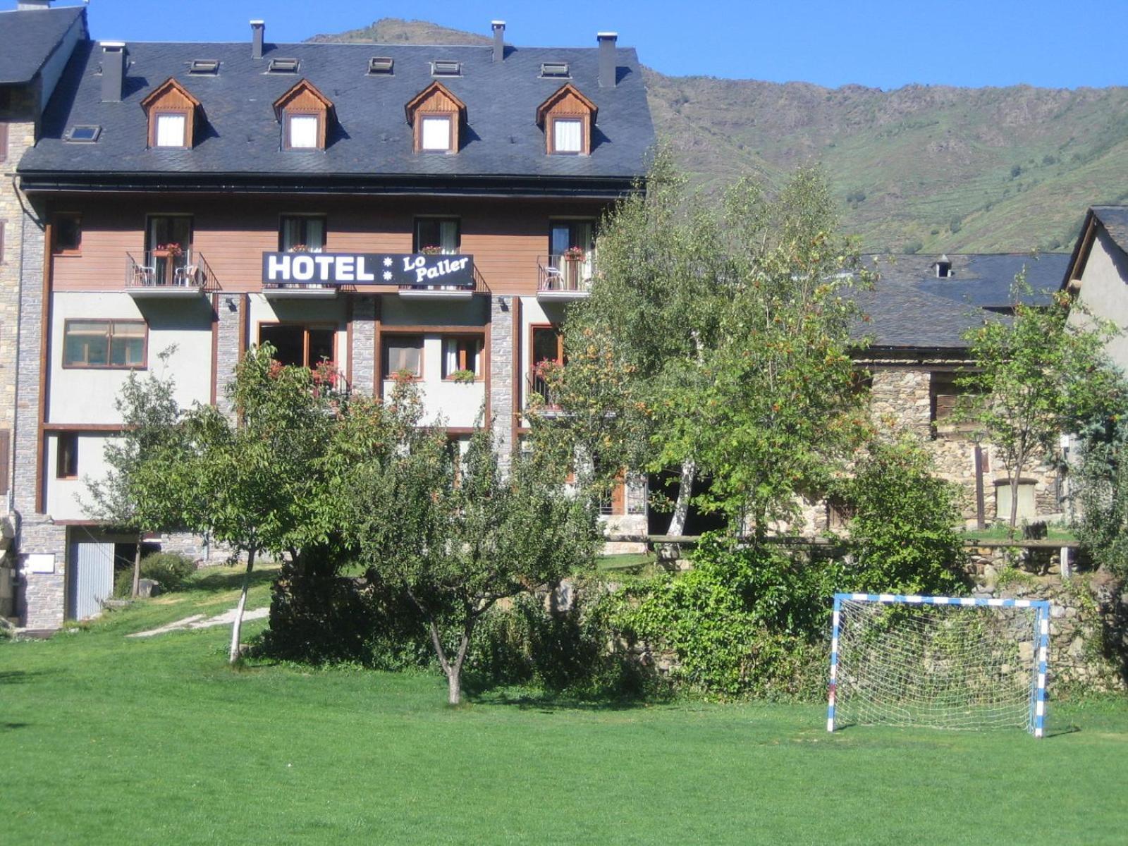 Valencia D'Aneu Hotel Lo Paller מראה חיצוני תמונה